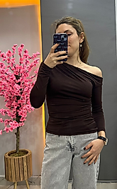 Kahverengi Omuz Dekolteli Bluz