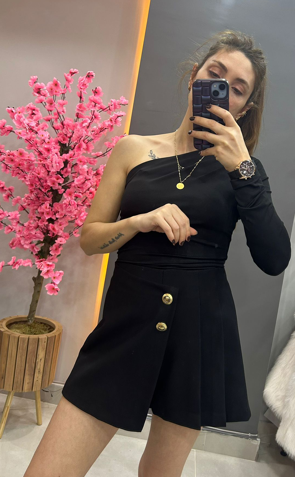 Tek Omuz Büzgülü Bluz ve Şort Etek